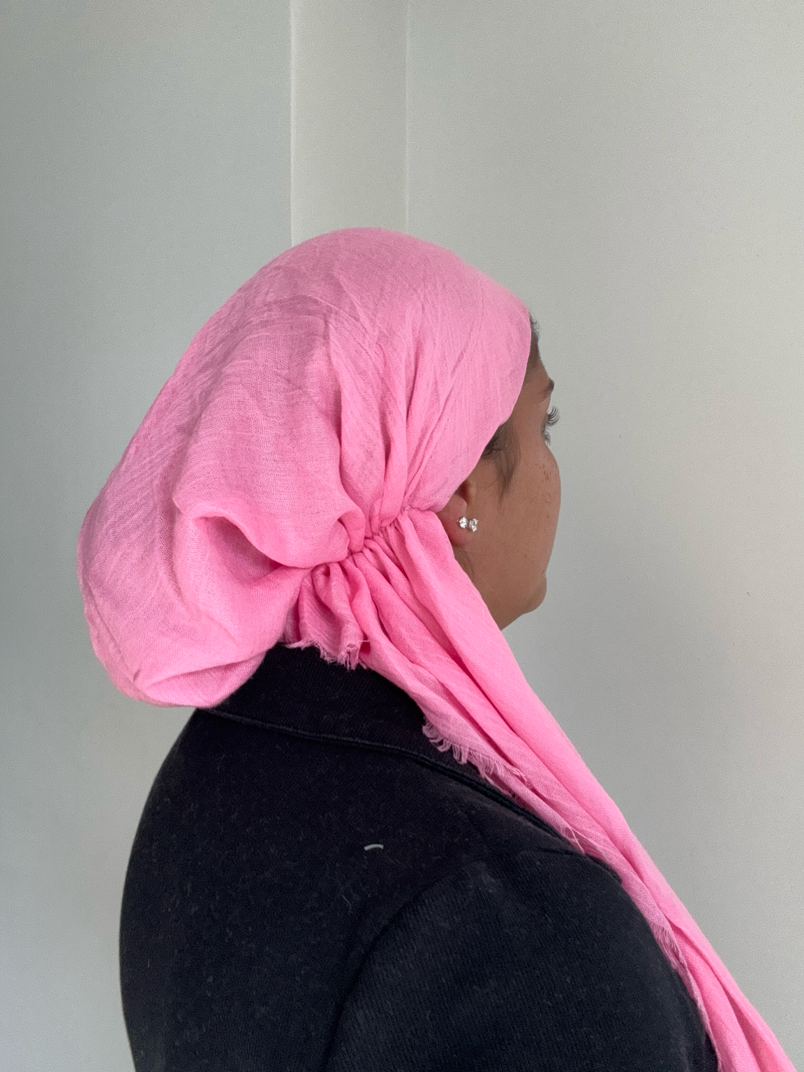 Adjustable neon pink pre-tie
