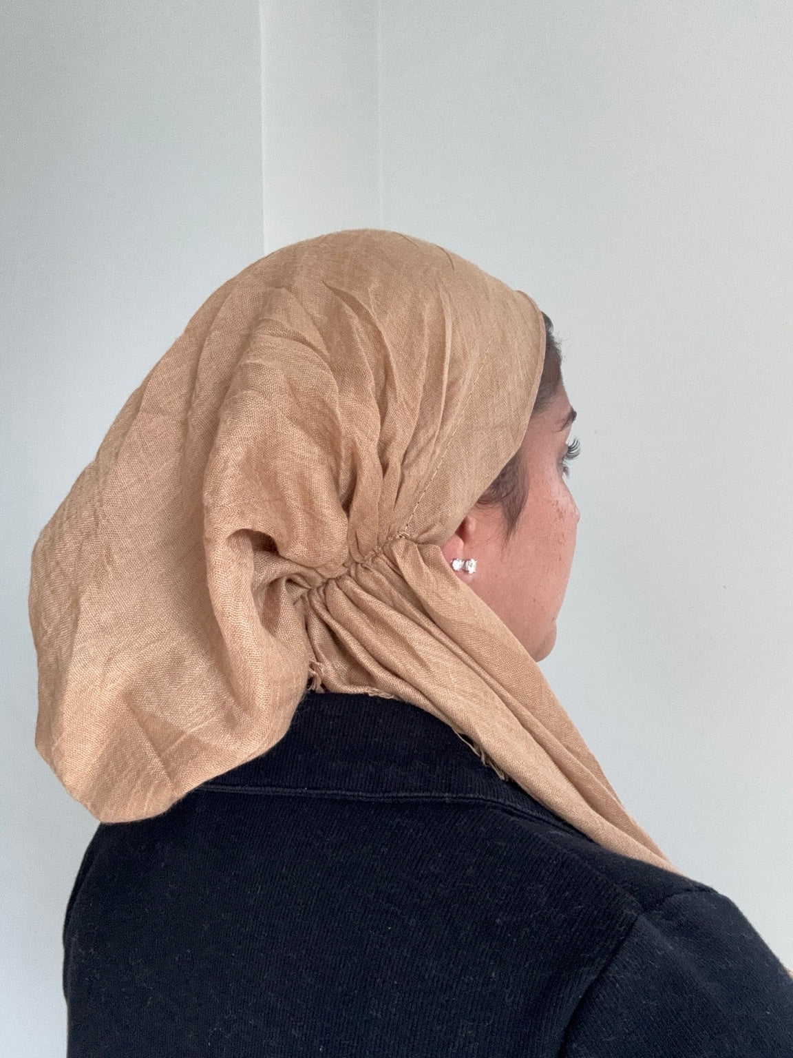 Adjustable beige pre-tie