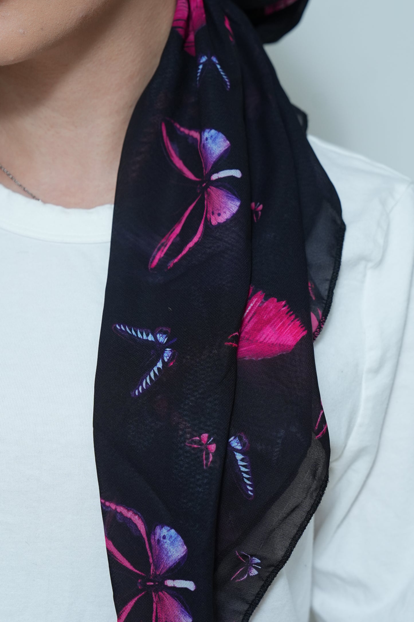 Adjustable neon bloom-flight pretie