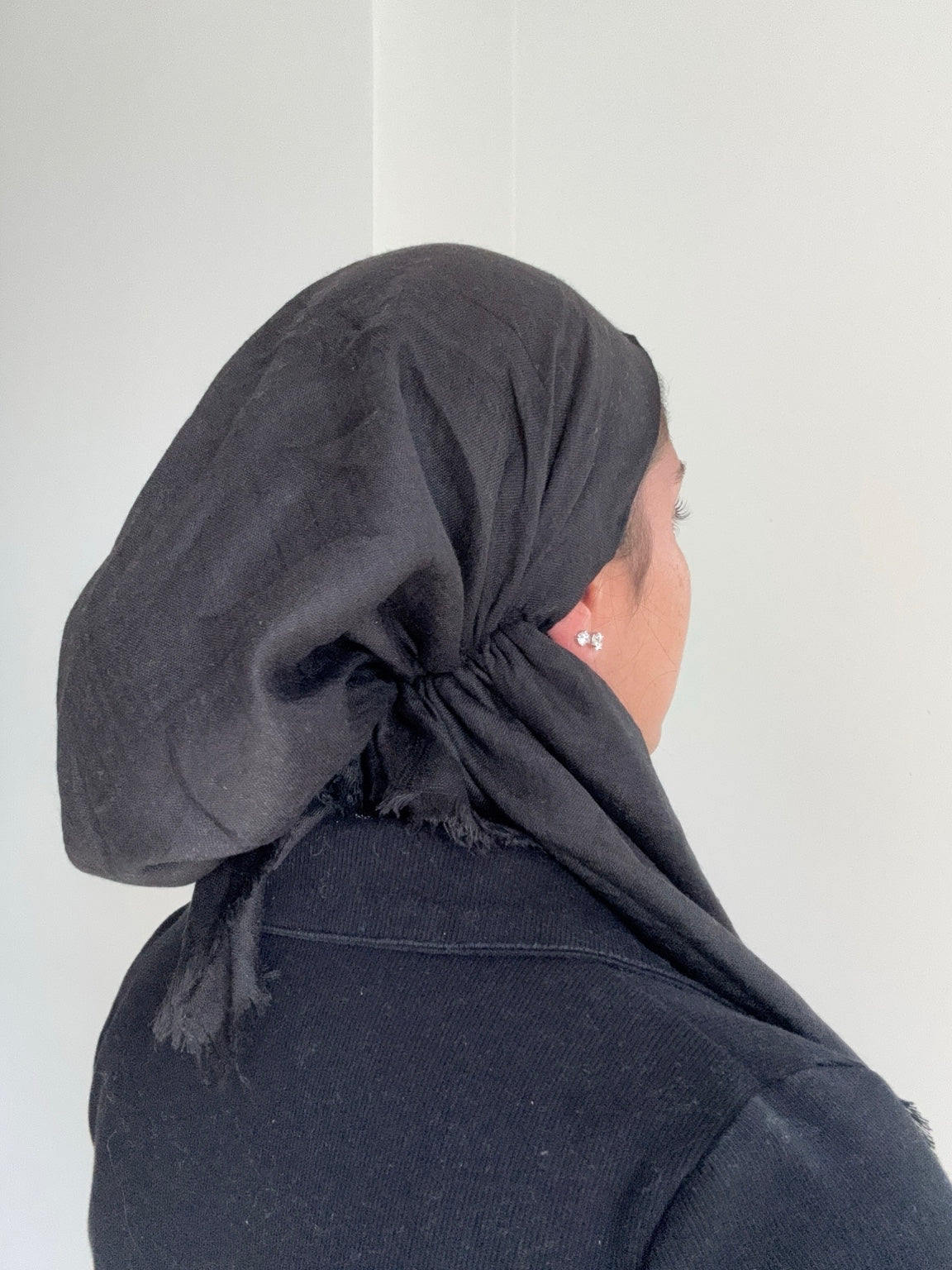 Adjustable black pre-tie