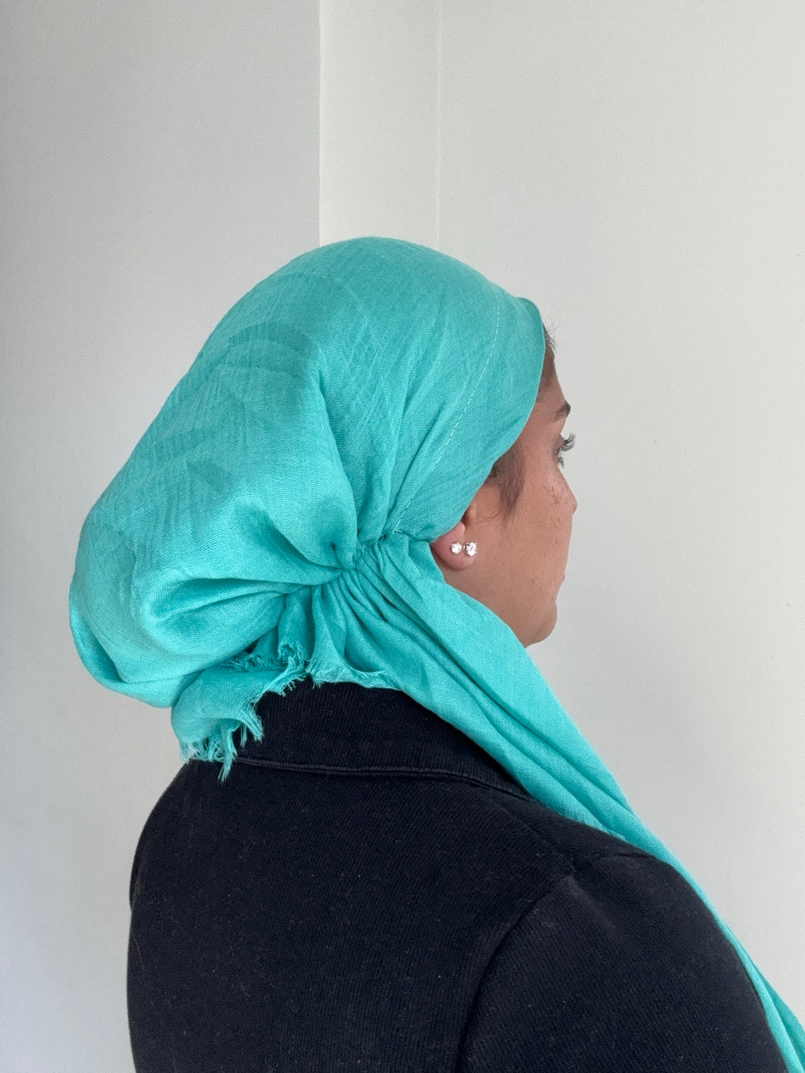 Adjustable teal pre-tie￼