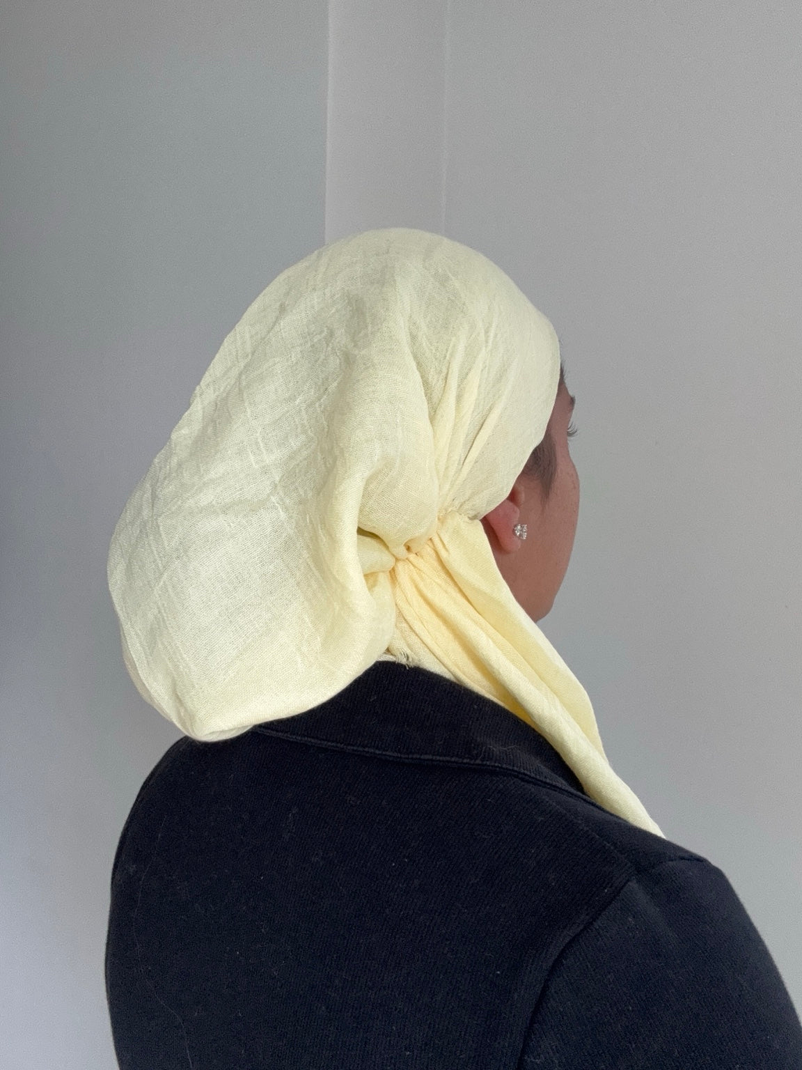 Adjustable butter yellow pre-tie