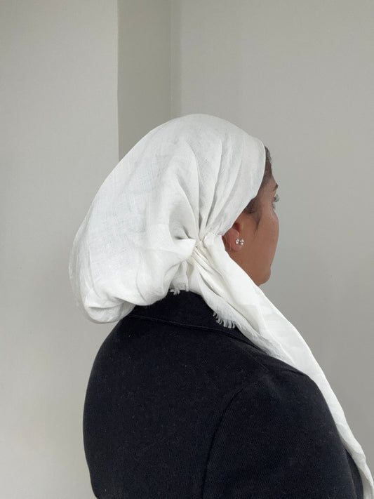 Adjustable white pre-tie
